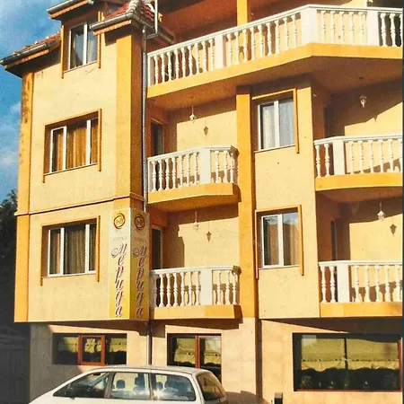 Otel Merida Yukarı Cuma